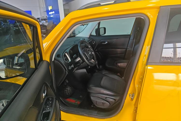 Used Jeep Renegade 2019 220T Automatic Elite Edition Left Front Seat