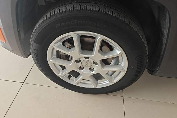 Used Jeep Renegade 2019 220T Automatic Leading Edition Left Front Wheel Hub