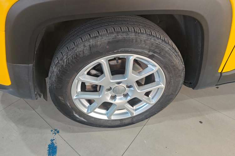 Used Jeep Renegade 2019 220T Automatic Elite Edition Left Front Wheel Hub