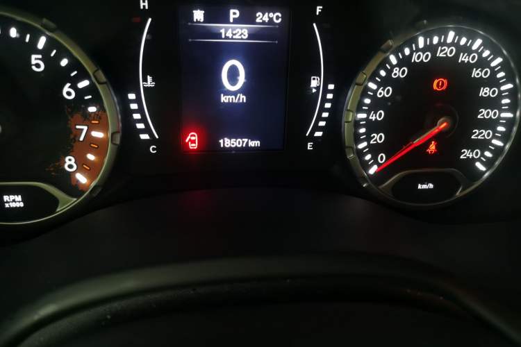 Used Jeep Renegade 2019 220T Automatic Leading Edition Odometer Close Up