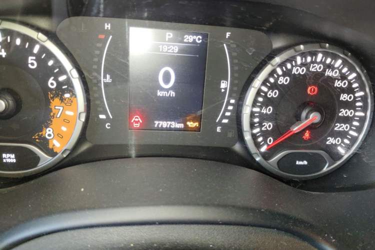 Used Jeep Renegade 2019 220T Automatic Leading Edition Odometer Close Up