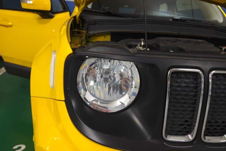 Used Jeep Renegade 2019 220T Automatic Leading Edition Right Front Headlight