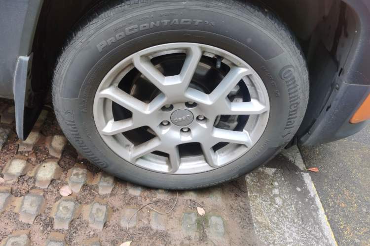 Used Jeep Renegade 2019 220T Automatic Leading Edition Right Front Wheel Hub