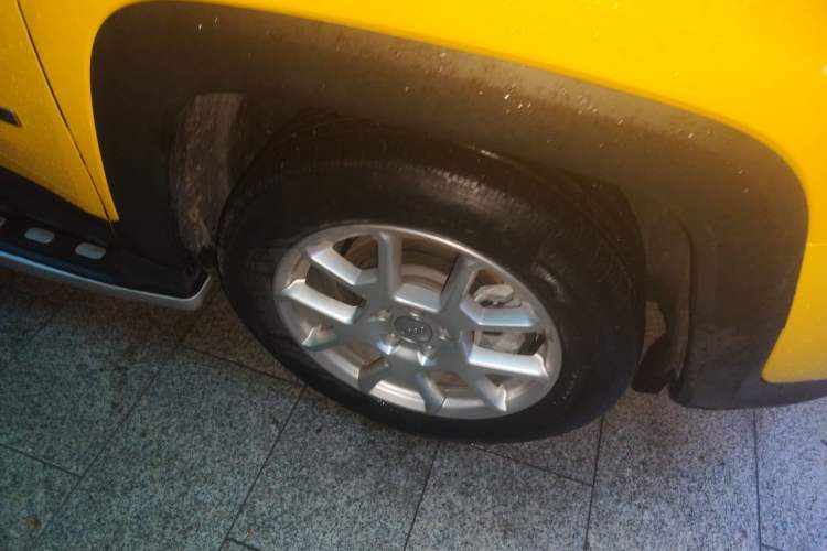 Used Jeep Renegade 2019 220T Automatic Elite Edition Right Front Wheel Hub