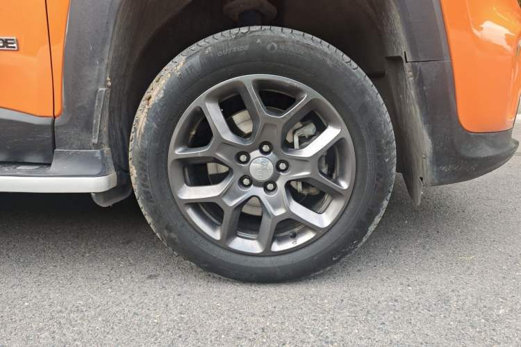 Used Jeep Renegade 2019 220T Automatic Elite Edition Right Front Wheel Hub