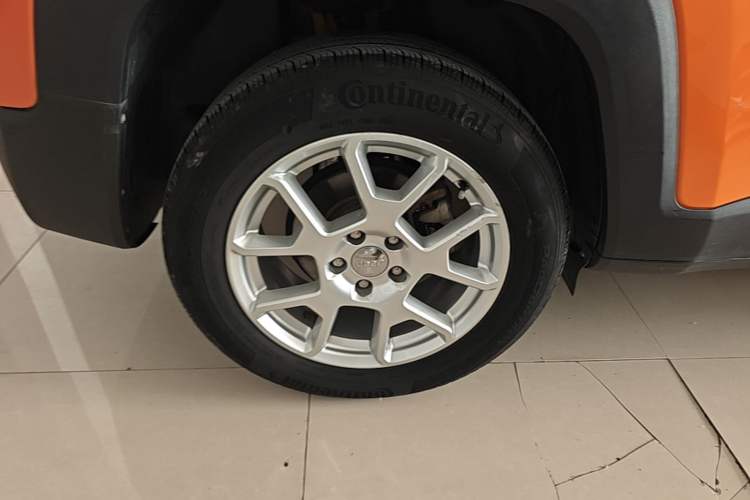 Used Jeep Renegade 2019 220T Automatic Leading Edition Right Rear Wheel Hub