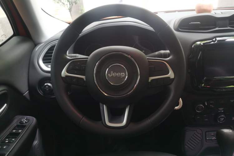 Used Jeep Renegade 2019 220T Automatic Leading Edition Steering Wheel