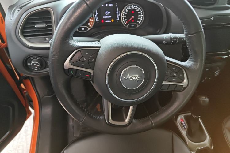 Used Jeep Renegade 2019 220T Automatic Elite Edition Steering Wheel