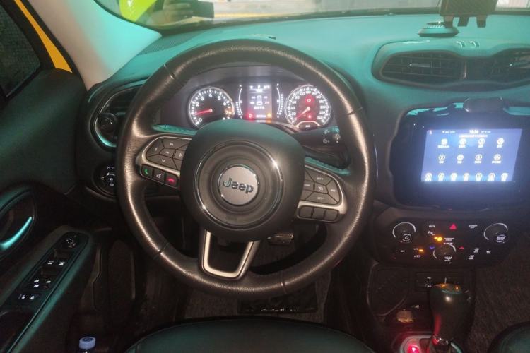 Used Jeep Renegade 2019 220T Automatic Elite Edition Steering Wheel