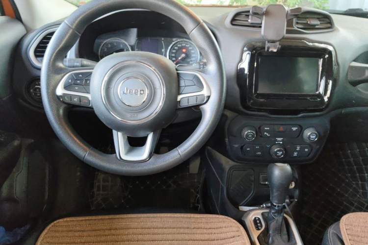 Used Jeep Renegade 2019 220T Automatic Leading Edition Steering Wheel