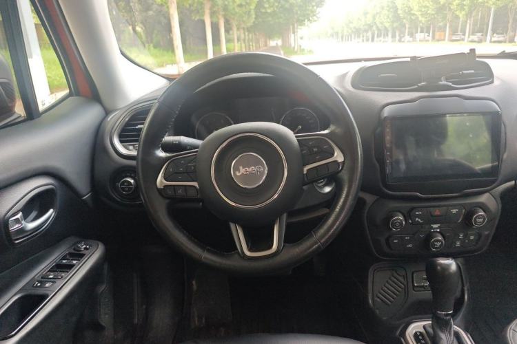 Used Jeep Renegade 2019 220T Automatic Elite Edition Steering Wheel
