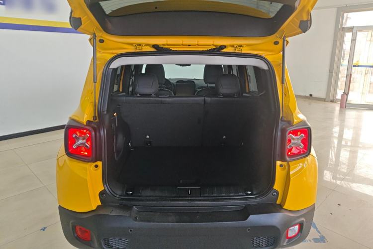 Used Jeep Renegade 2019 220T Automatic Elite Edition Trunk