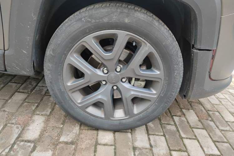 Used Jeep Renegade 2021 220T Automatic 80th Anniversary Edition Right Front Wheel Hub