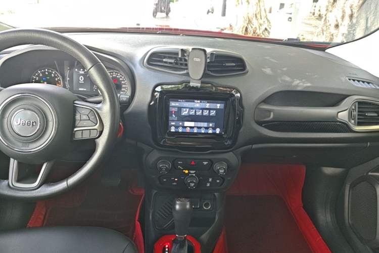 Used Jeep Renegade 2021 220T Automatic Elite Edition Audio And AC Panel