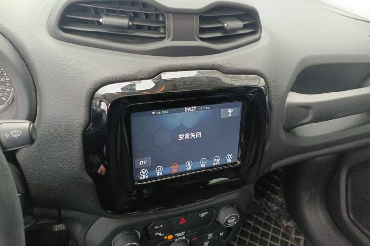 Used Jeep Renegade 2021 220T Automatic Elite Edition Audio And AC Panel