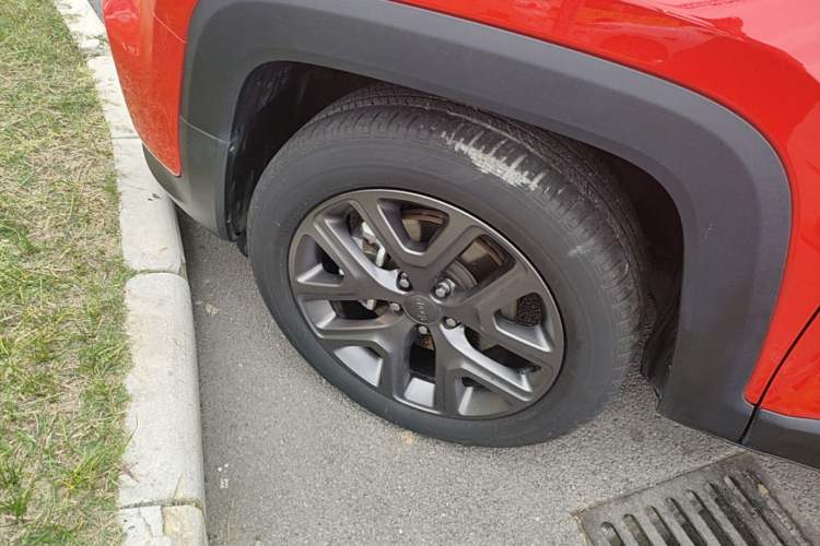 Used Jeep Renegade 2021 220T Automatic 80th Anniversary Edition Left Front Wheel Hub
