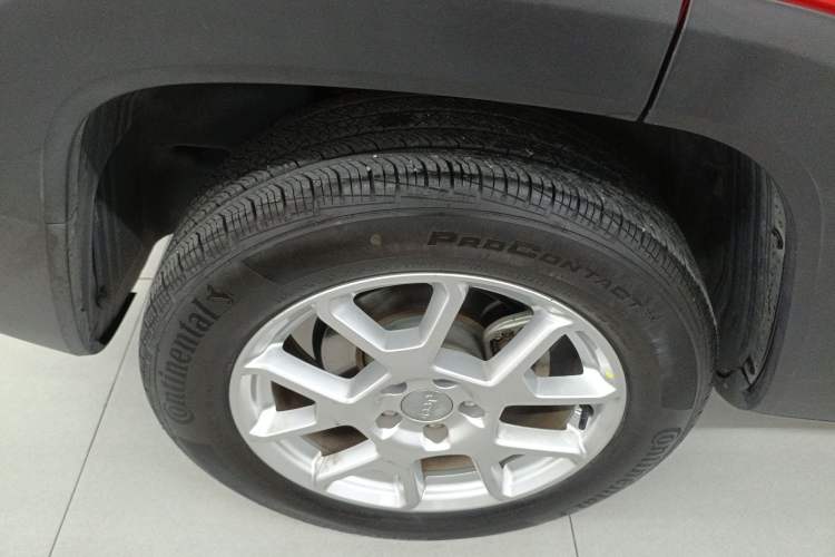 Used Jeep Renegade 2021 220T Automatic Elite Edition Right Rear Wheel Hub