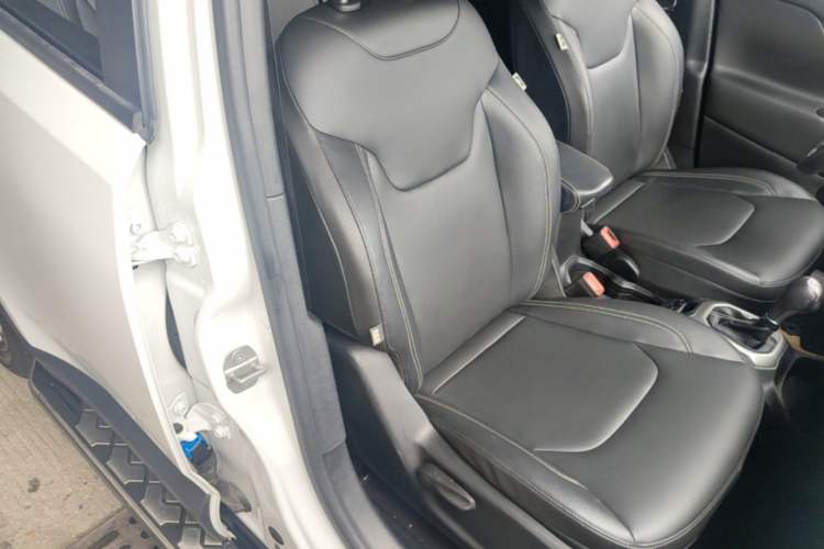 Used Jeep Renegade 2021 220T Automatic 80th Anniversary Edition Right Front Seat