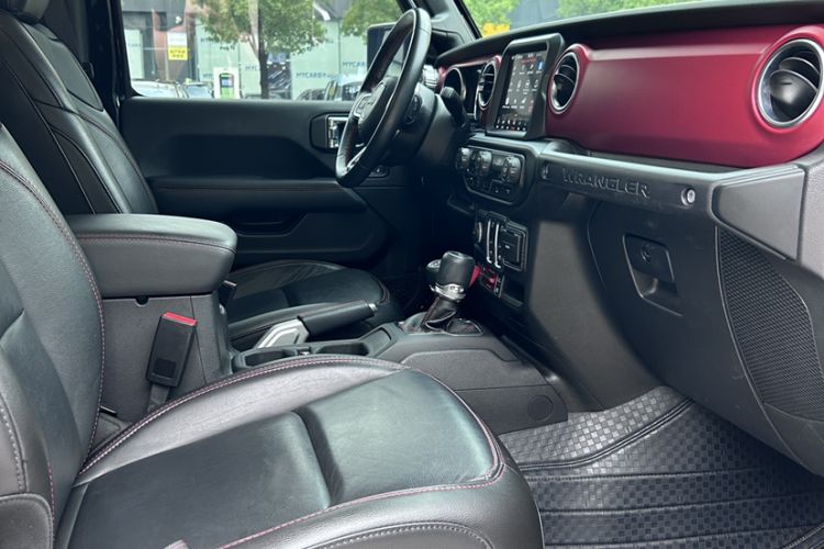 Used Jeep Wrangler  Interior 2