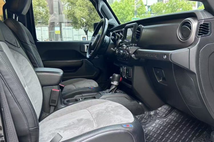 Used Jeep Wrangler  Interior 8
