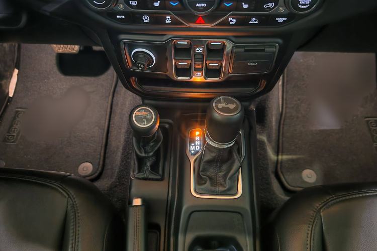 Used Jeep Wrangler 2022 2.0T High Altitude Four-Door Edition Gear Lever