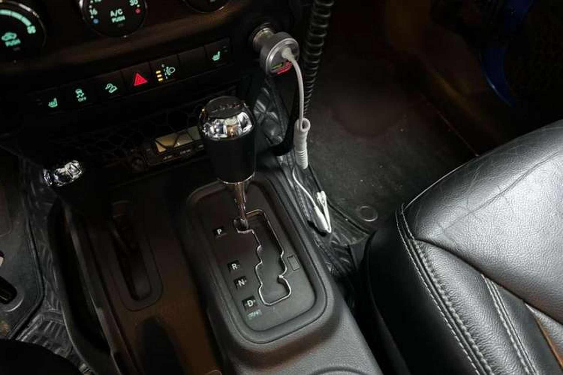 Used Jeep Wrangler 2015 3.6L Rubicon Four-Door Comfort Edition Interior 6