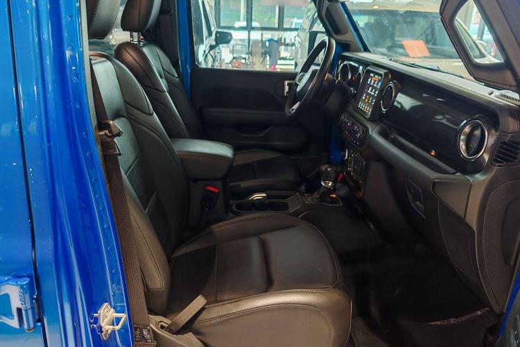 Used Jeep Wrangler 2022 2.0T High Altitude Four-Door Edition Right Front Seat