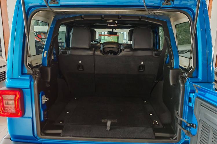 Used Jeep Wrangler 2022 2.0T High Altitude Four-Door Edition Trunk