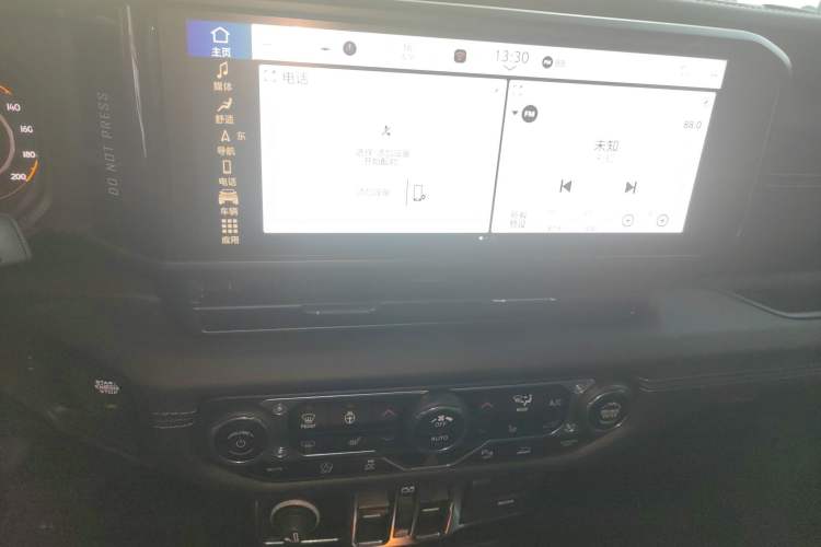 Used Jeep Wrangler 2024 2.0T Sahara Four-Door Edition Audio And AC Panel