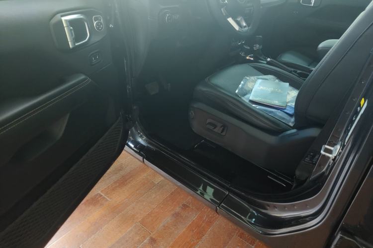 Used Jeep Wrangler 2024 2.0T Sahara Four-Door Edition Driver Seat