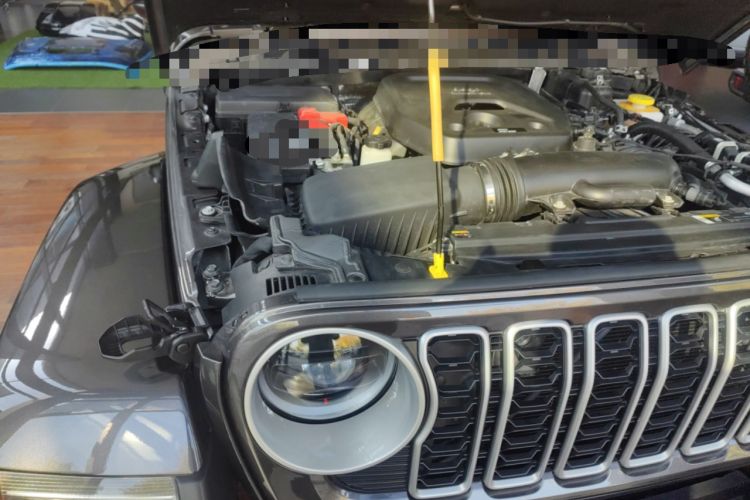 Used Jeep Wrangler 2024 2.0T Sahara Four-Door Edition Engine Bay Right