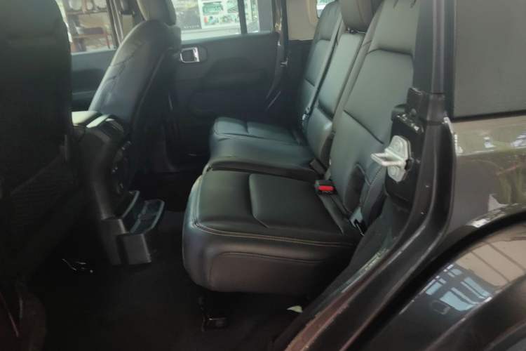 Used Jeep Wrangler 2024 2.0T Sahara Four-Door Edition Left Rear Seat