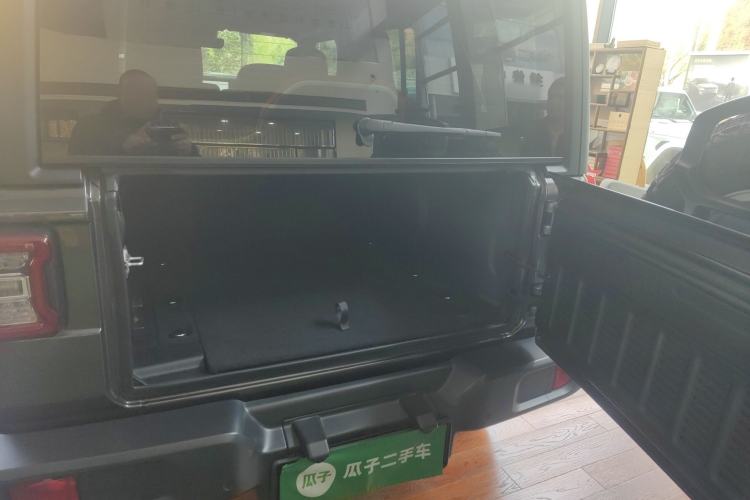 Used Jeep Wrangler 2024 2.0T Sahara Four-Door Edition Trunk