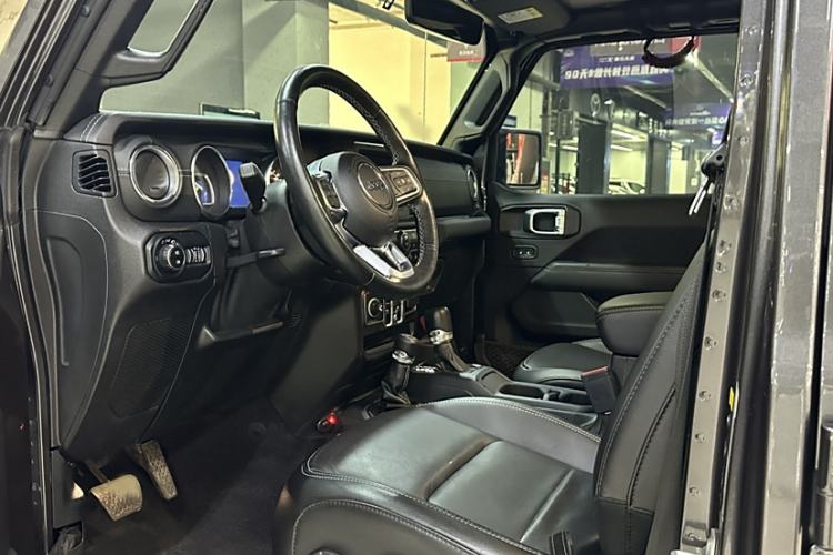 Used Jeep Wrangler 2021 2.0T Sahara Four-Door Edition Interior 3