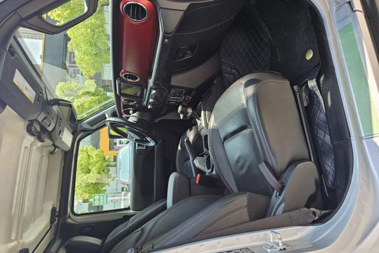 Used Jeep Wrangler  Interior 6