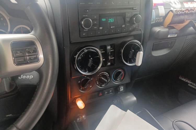 Used Jeep Wrangler 2008 3.8L Sahara Four-Door Edition Audio And AC Panel