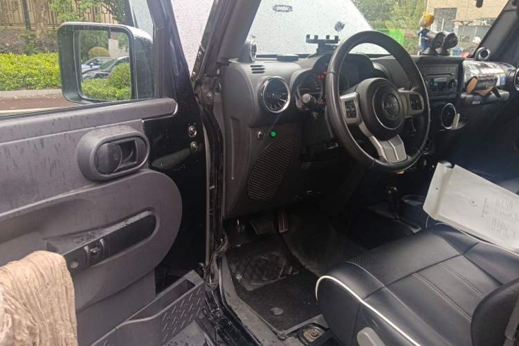 Used Jeep Wrangler 2008 3.8L Sahara Four-Door Edition Driver Seat