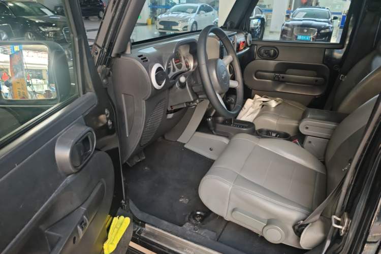 Used Jeep Wrangler 2008 3.8L Sahara Four-Door Edition Driver Seat