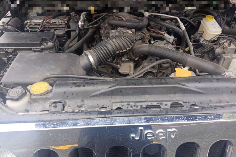 Used Jeep Wrangler 2008 3.8L Sahara Four-Door Edition Engine Bay