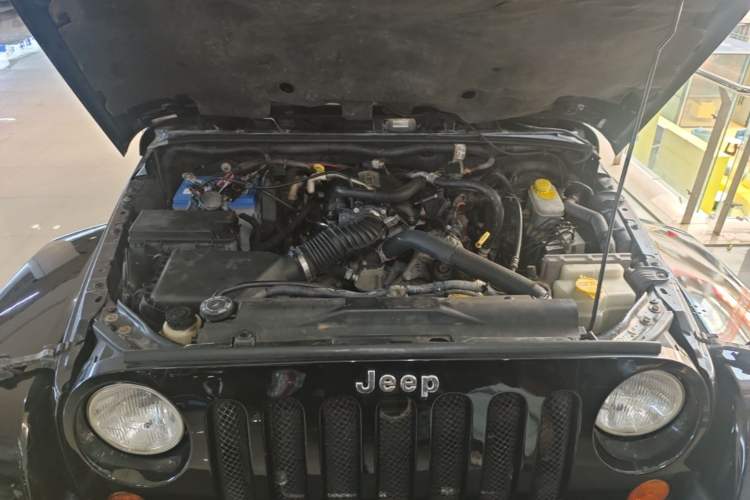 Used Jeep Wrangler 2008 3.8L Sahara Four-Door Edition Engine Bay