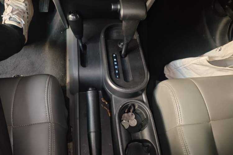 Used Jeep Wrangler 2008 3.8L Sahara Four-Door Edition Gear Lever