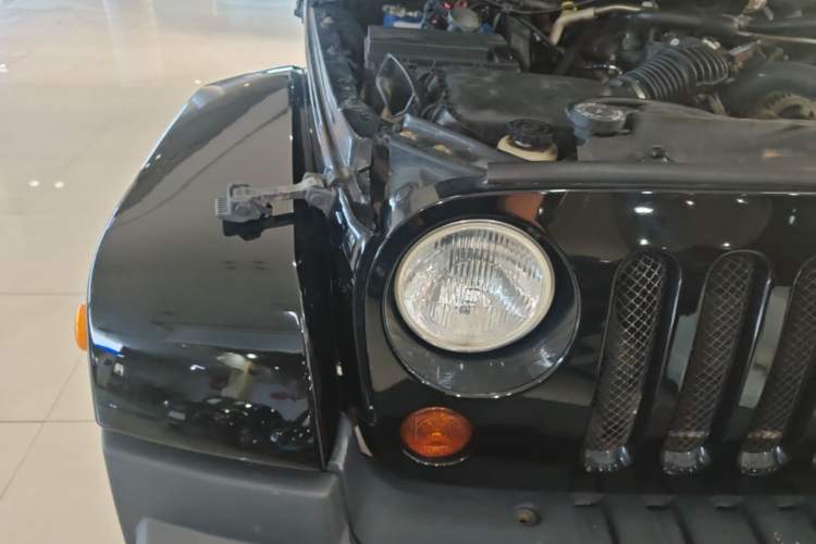 Used Jeep Wrangler 2008 3.8L Sahara Four-Door Edition Right Front Headlight