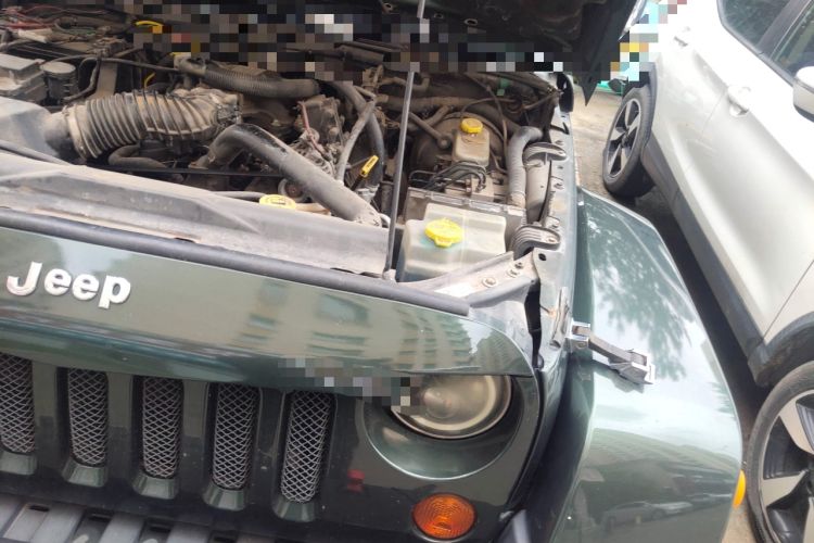Used Jeep Wrangler 2009 3.8L Rubicon four-door model Engine Bay Left