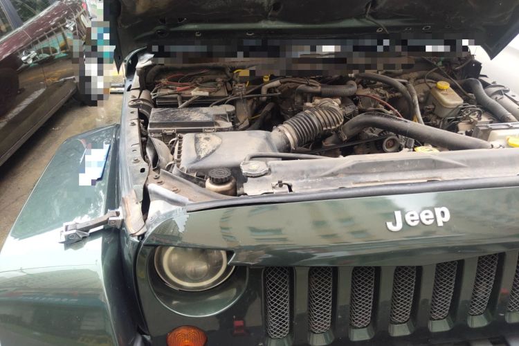 Used Jeep Wrangler 2009 3.8L Rubicon four-door model Engine Bay Right