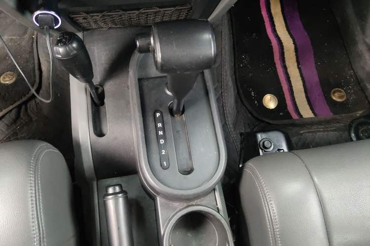 Used Jeep Wrangler 2009 3.8L Rubicon four-door model Gear Lever