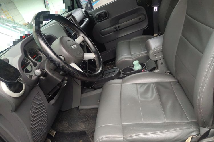 Used Jeep Wrangler 2009 3.8L Rubicon four-door model Left Front Seat