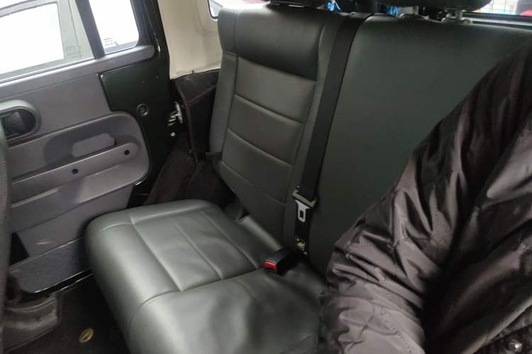 Used Jeep Wrangler 2009 3.8L Rubicon four-door model Left Rear Seat