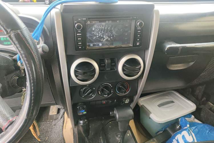Used Jeep Wrangler 2010 3.8L Sahara two-door model Audio And AC Panel