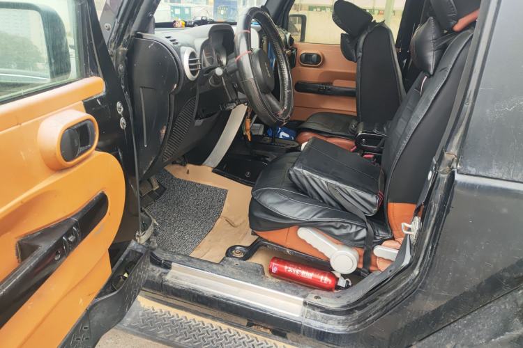 Used Jeep Wrangler 2010 3.8L Sahara two-door model Driver Seat