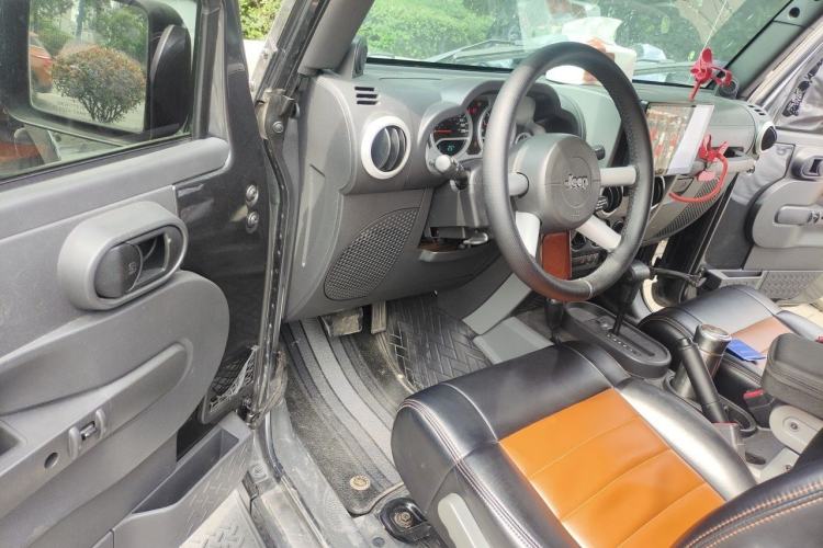 Used Jeep Wrangler 2010 3.8L Sahara two-door model Driver Seat